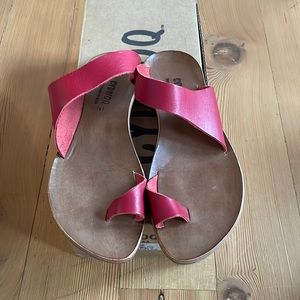 Cydwoq Thong sandal size 41. Red leather. New in box. Handmade in LA